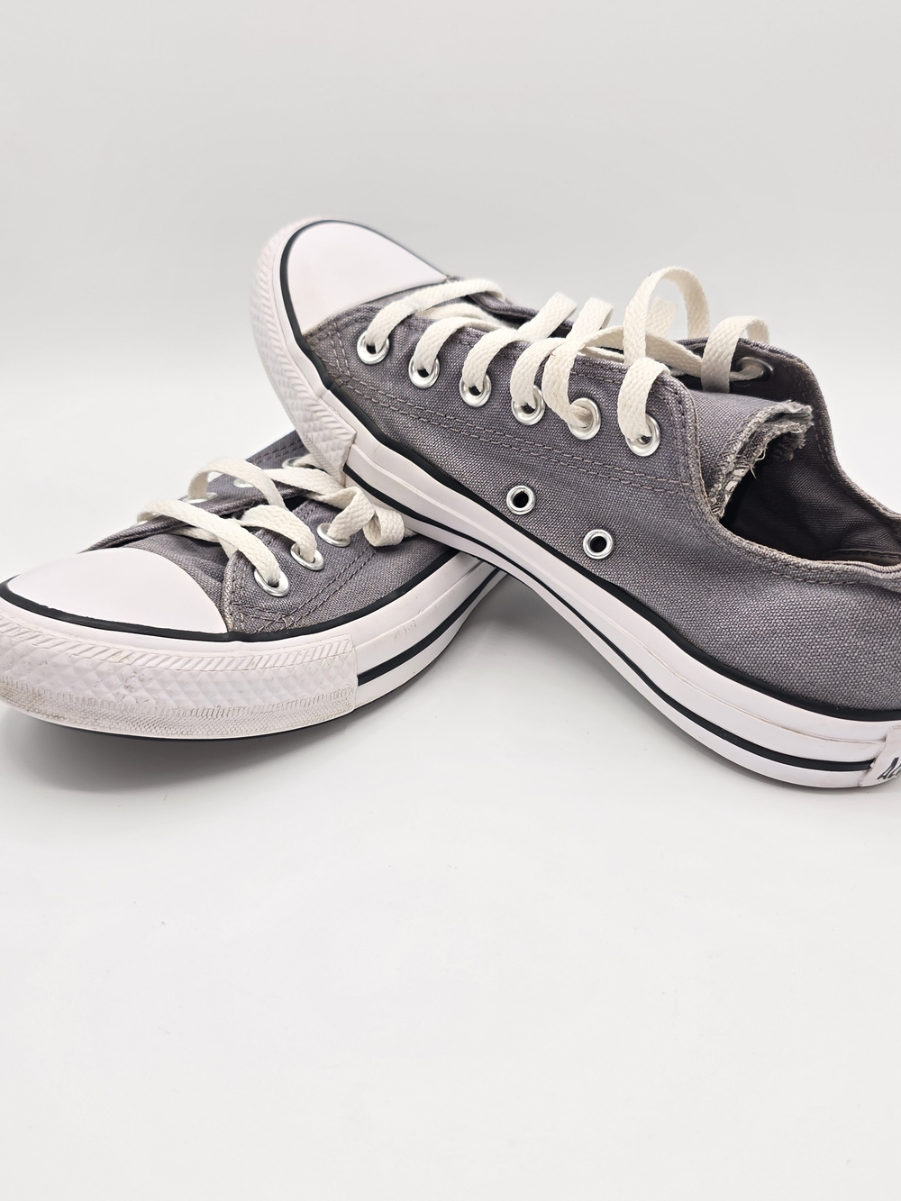 Converse Women's 8 Gray Low-Top Canvas Sneakers Casual Classic Walking 90's - Picture 6 of 7